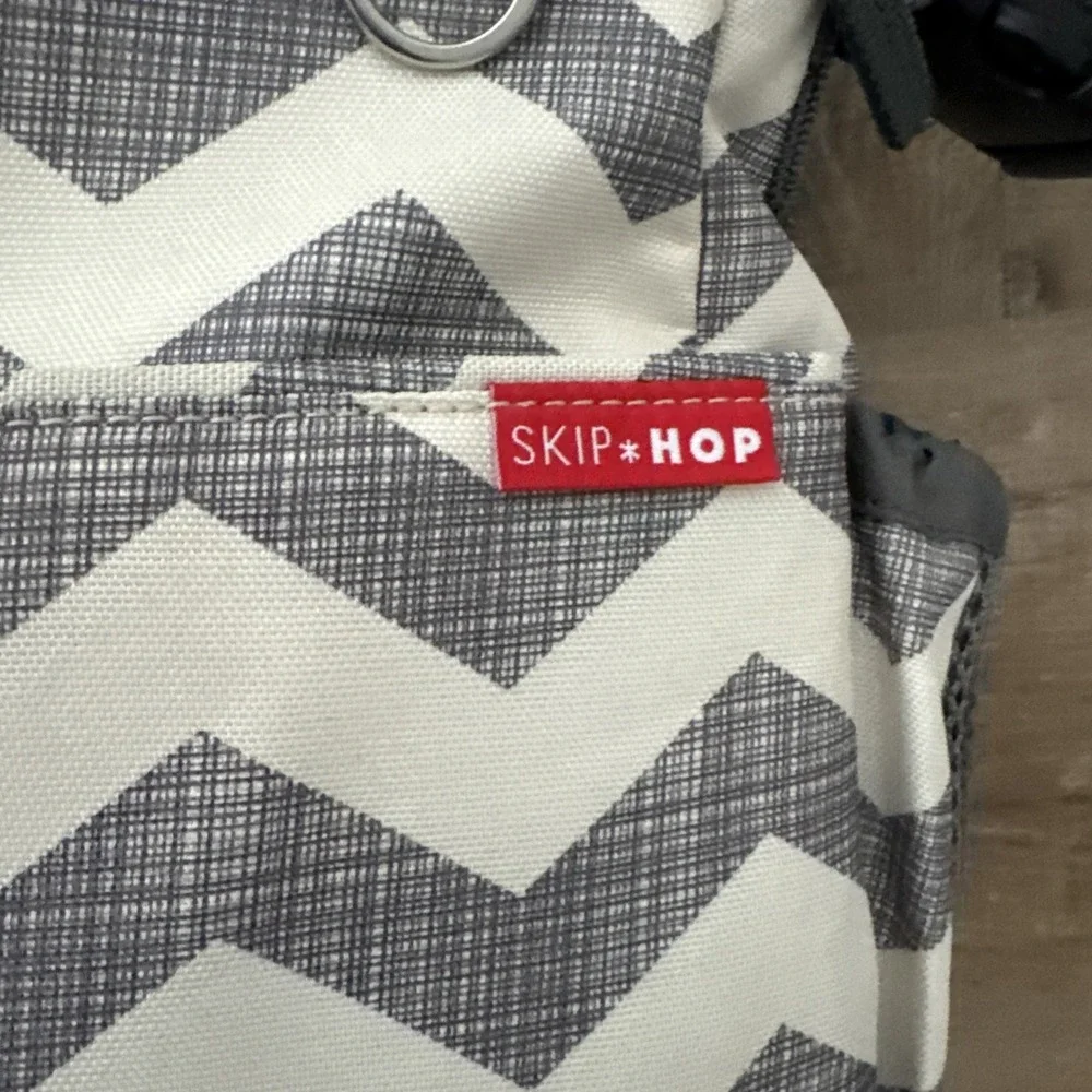 Skip Hop Duo Signature Diaper‎ Bag Gray Chevron With Pad